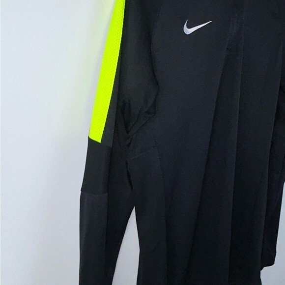 Nike Women’s 1/4 Zip Athletic Running Top with Thumbholes Black Neon Yellow sz M - Picture 3 of 10